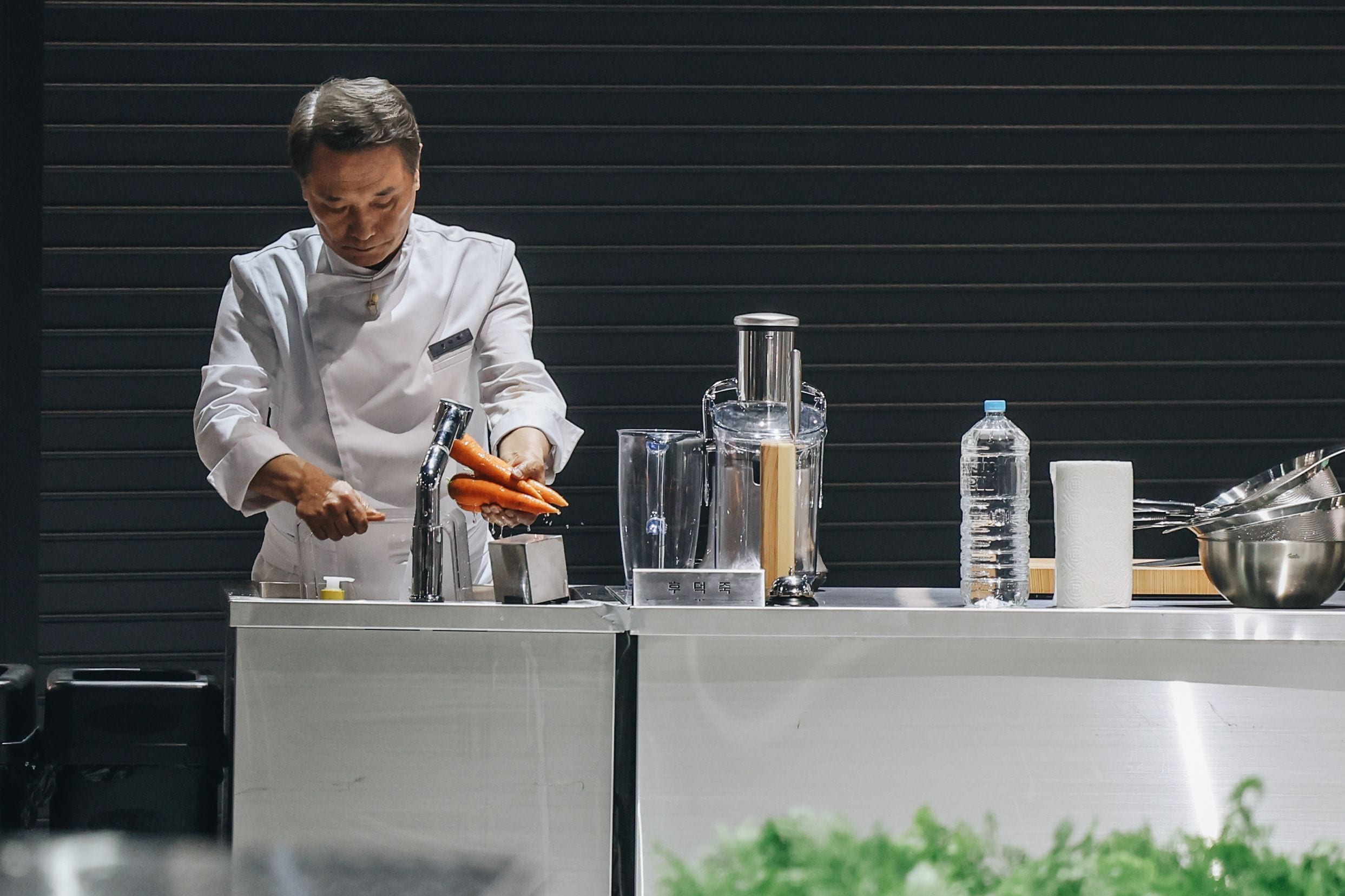 Chef Hu Deok Juk in Culinary Class Wars